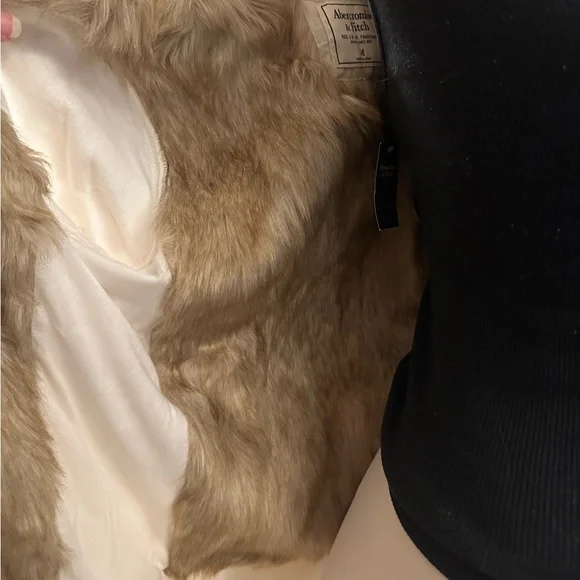Abercrombie and Fitch faux fur hoodie/jacket - Picture 8 of 11